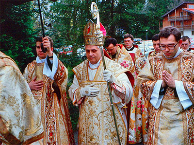 Cardinal Ratzinger offers Traditional Latin Mass