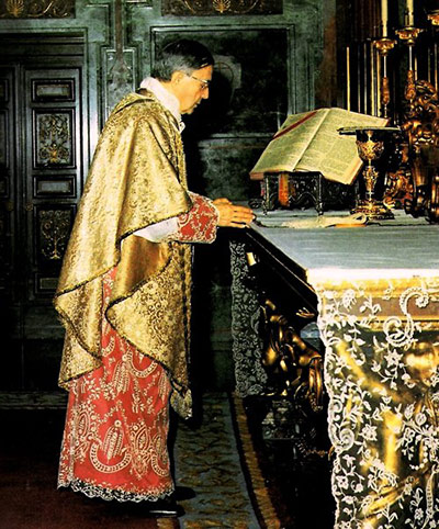 St. Josemaria Escriva offers Traditional Latin Mass